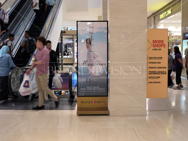 Dior (Mobile Standee)